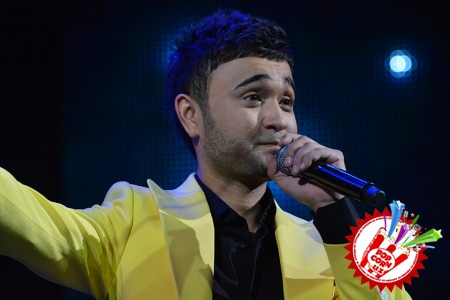 Эстрадамиз юлдузи Шоҳруҳхонни муборакбод этамиз