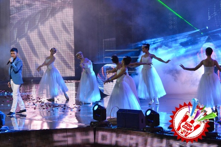 Эстрадамиз юлдузи Шоҳруҳхонни муборакбод этамиз