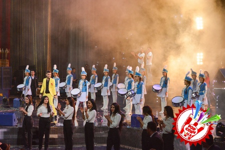 Эстрадамиз юлдузи Шоҳруҳхонни муборакбод этамиз