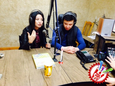 "Бахт ортидан..." фильми ижодкорлари "Ўзбегим таронаси" радиоси меҳмони