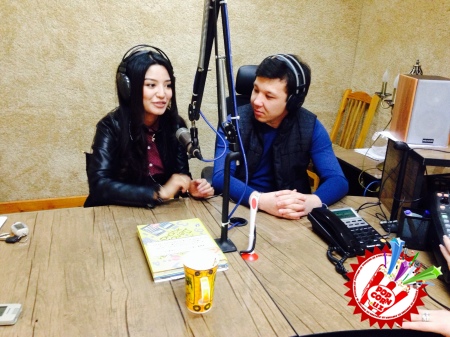 \"Бахт ортидан...\" фильми ижодкорлари \"Ўзбегим таронаси\" радиоси меҳмони