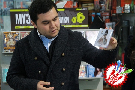 Шоҳруҳхонинг янги альбом тақдимоти билан муборакбод этамиз.