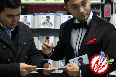 Шоҳруҳхонинг янги альбом тақдимоти билан муборакбод этамиз.