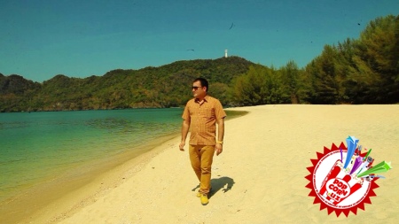 Жамшид Давлятов кутилмаган туҳфа тайёрламоқда