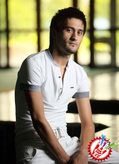 Ҳусан мухлислари учун янги туҳфа тайёрламоқда