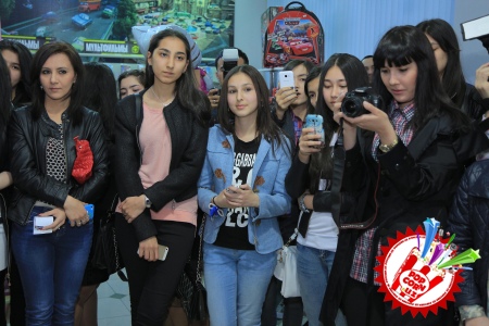 Шоу бизнесимизнинг ёрқин намоёндаси Муниса Ризаева ўзининг альбом тақдимотини ўтказди