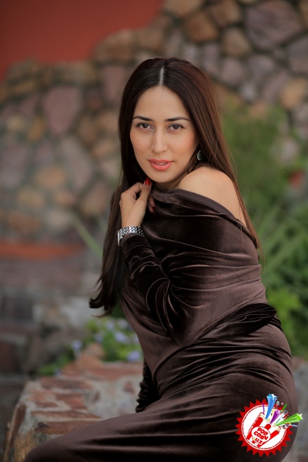 Канизанинг фан клуби аъзолари билан ижодий учрашуви ва “Кетаман” клипи премьераси