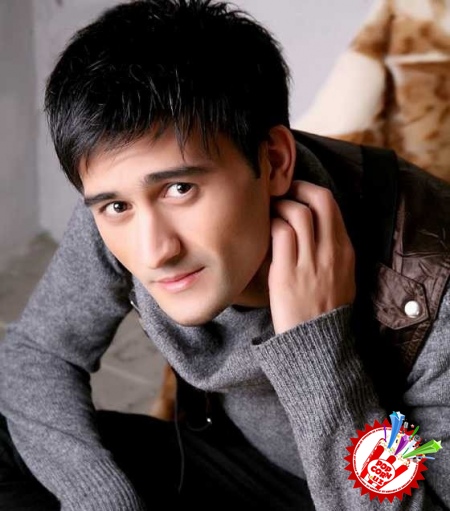 Ҳусан мухлислари учун янги туҳфа тайёрламоқда