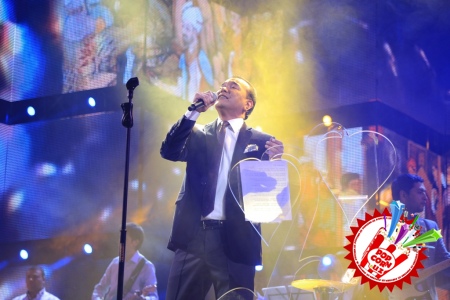 Озодбек Назарбеков мухлисларни йиғлатди... "Айтиб бераман"