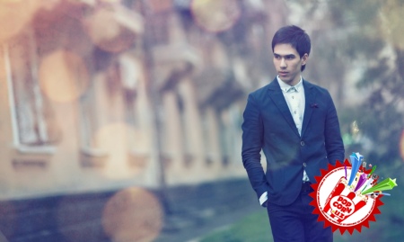 Отасининг муносиб давомчиси халқ артистига атаб қўшиқ куйлади