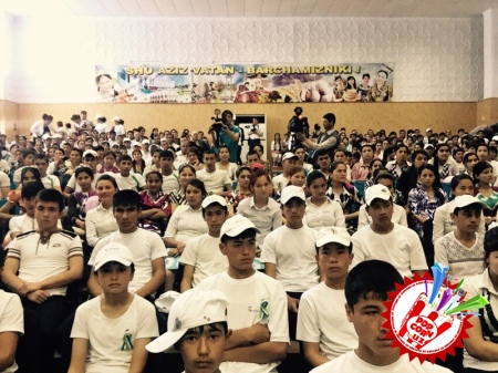 Ўзбекистон Республикаси мустақиллигининг 24 йиллигига бағишлаб “Биз – буюк юрт фарзандларимиз!” шиори остида ёшлар фестивали бўлиб ўтмоқда