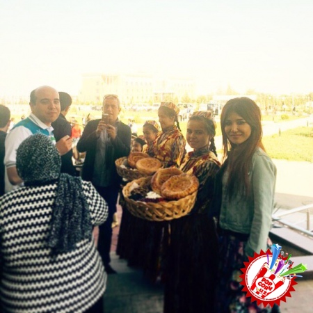 Ўзбекистон Республикаси мустақиллигининг 24 йиллигига бағишлаб “Биз – буюк юрт фарзандларимиз!” шиори остида ёшлар фестивали бўлиб ўтмоқда