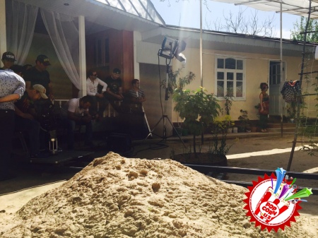 Муниса Ризаева ўзи кир ювиб, тандирда нон ёпишни ҳам биладими...