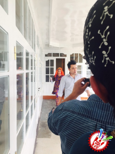 Муниса Ризаева ўзи кир ювиб, тандирда нон ёпишни ҳам биладими...