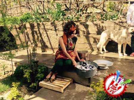 Муниса Ризаева ўзи кир ювиб, тандирда нон ёпишни ҳам биладими...