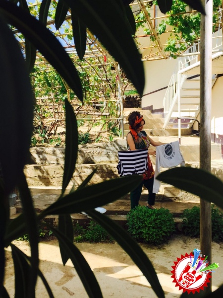 Муниса Ризаева ўзи кир ювиб, тандирда нон ёпишни ҳам биладими...