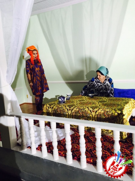 Муниса Ризаева ўзи кир ювиб, тандирда нон ёпишни ҳам биладими...