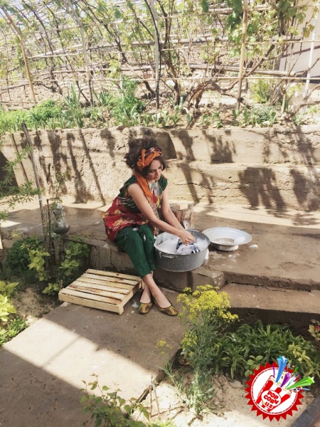 Муниса Ризаева ўзи кир ювиб, тандирда нон ёпишни ҳам биладими...