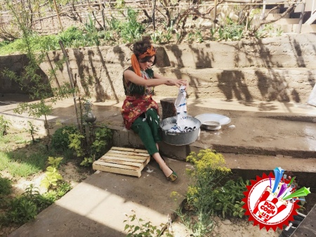 Муниса Ризаева ўзи кир ювиб, тандирда нон ёпишни ҳам биладими...