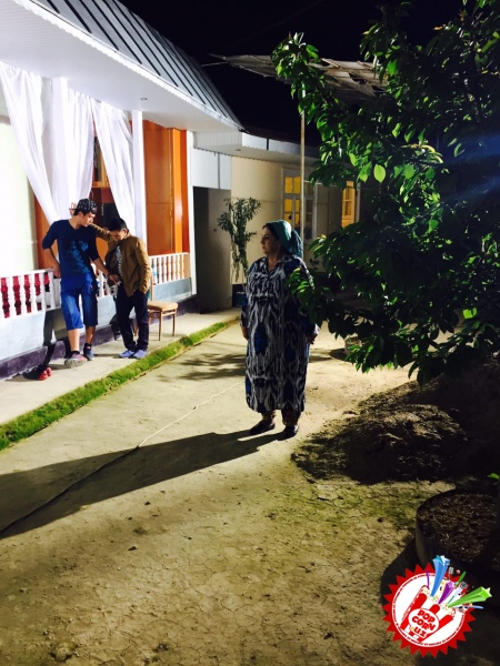 Муниса Ризаева ўзи кир ювиб, тандирда нон ёпишни ҳам биладими...