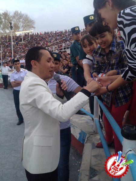 Баҳром Назаров республика бўйлаб гастроль сафарларида мухлисларига бир олам қувонч бағишламоқда