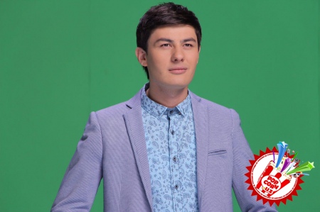 Зоирбек “Рухсора” исмли қизга қўшиқ куйлади