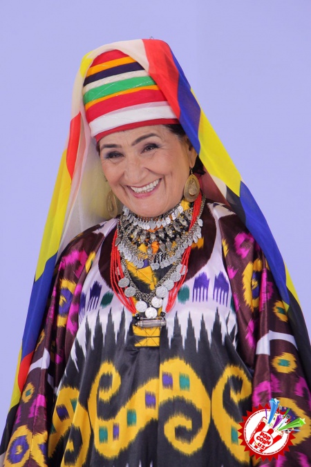 Зоирбек “Рухсора” исмли қизга қўшиқ куйлади