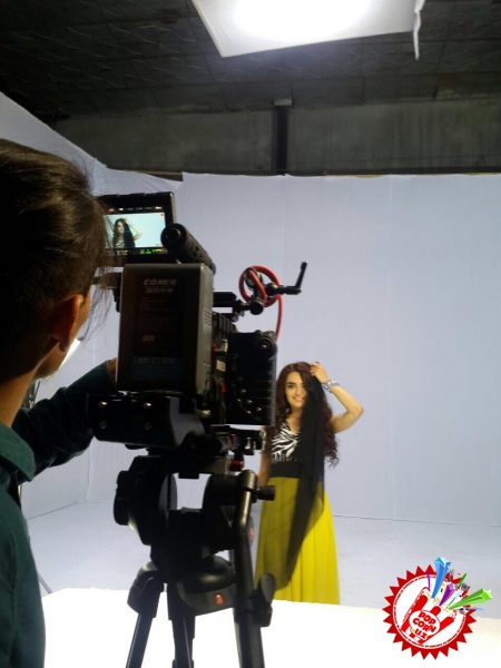 Зоирбек “Рухсора” исмли қизга қўшиқ куйлади