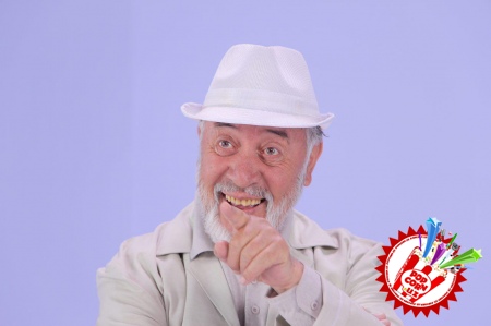 Зоирбек “Рухсора” исмли қизга қўшиқ куйлади