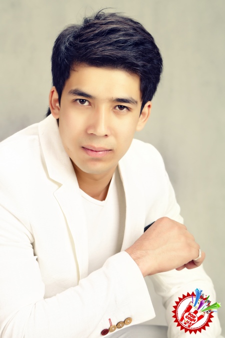 Ёқуббек Қудратов 9 май Хотира ва қадрлаш куни муносабати \"Тинчлик\" таронасини тақдим этди