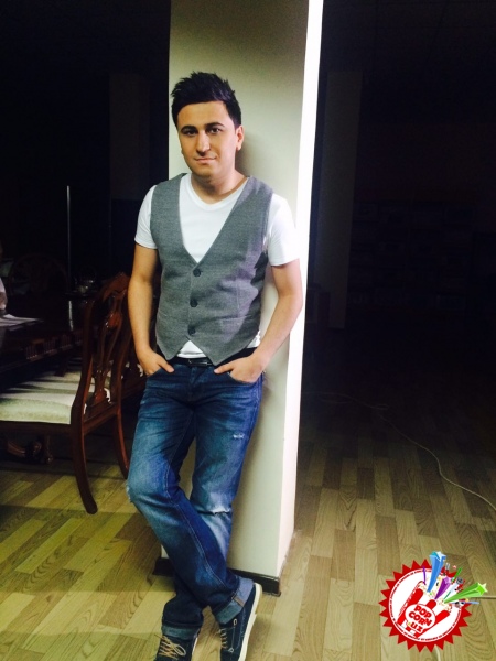 Шоҳруҳ Мирзодан “Бир қадам” тарона премьераси