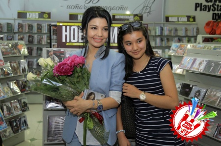 Шаҳзода “Раҳмат ҳаёт” деб номланган альбом тақдимотини ўтказди