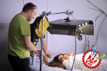 Манзура “Хаётимсан” дея кимга қарата куйламоқда...