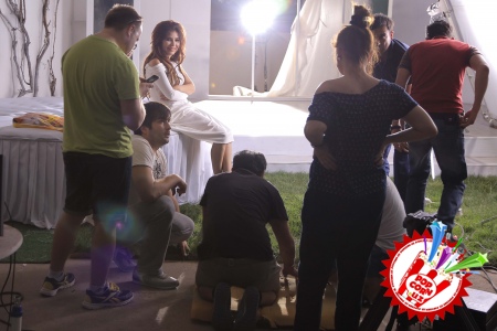 Манзура “Хаётимсан” дея кимга қарата куйламоқда...