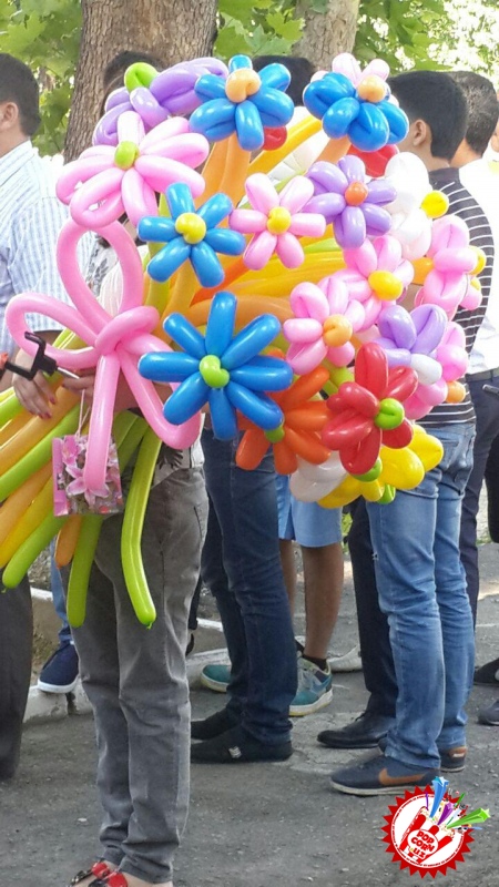 25 май тонгда Нилуфар Усмонова мактаб битирувчиларига кутилмаган совға улашди