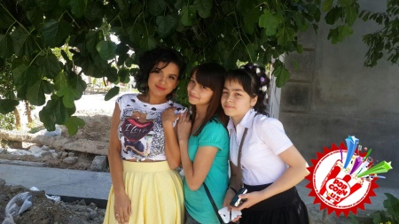 25 май тонгда Нилуфар Усмонова мактаб битирувчиларига кутилмаган совға улашди