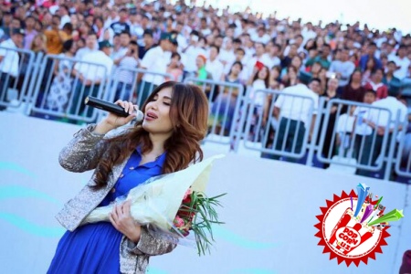 Манзура Наманган шаҳри ёшларини сўнгги қўнғироқ билан қутлади