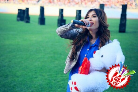 Манзура Наманган шаҳри ёшларини сўнгги қўнғироқ билан қутлади