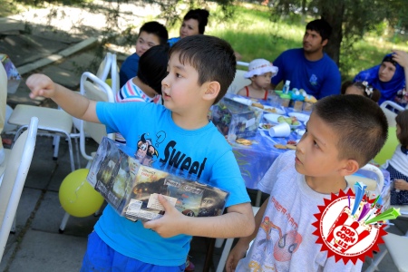 1 июнь – “Халқаро болаларни ҳимоя қилиш куни” муносабати билан болажонларга қувонч улашилди. Ҳайрия тадбири