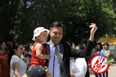 1 июнь – “Халқаро болаларни ҳимоя қилиш куни” муносабати билан болажонларга қувонч улашилди. Ҳайрия тадбири