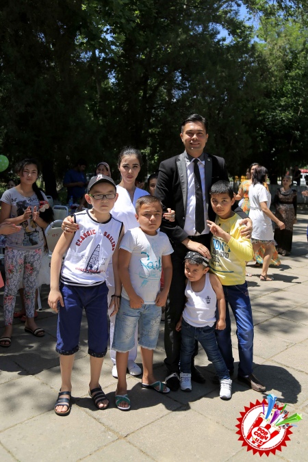 1 июнь – “Халқаро болаларни ҳимоя қилиш куни” муносабати билан болажонларга қувонч улашилди. Ҳайрия тадбири
