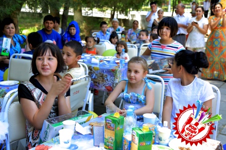 1 июнь – “Халқаро болаларни ҳимоя қилиш куни” муносабати билан болажонларга қувонч улашилди. Ҳайрия тадбири