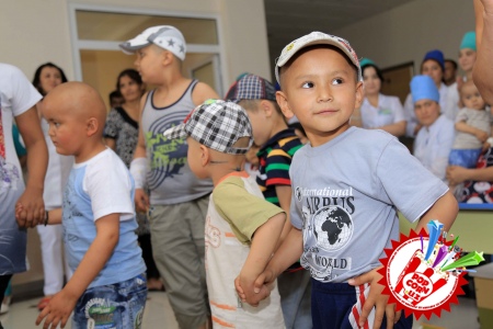 Руспублика онкология илмий марказининг болалар бўлимида “1 июнь -  Бутунжаҳон болаларни ҳимоя қилиш куни”га бағишланган хайрия тадбири 