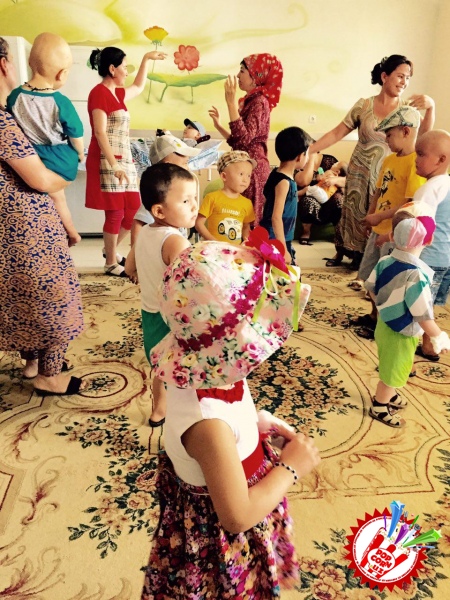 Руспублика онкология илмий марказининг болалар бўлимида “1 июнь -  Бутунжаҳон болаларни ҳимоя қилиш куни”га бағишланган хайрия тадбири