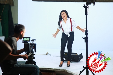 Моҳим тез кунда муҳлислари учун туҳфа тайёрламоқда