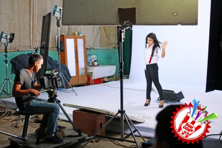 Моҳим тез кунда муҳлислари учун туҳфа тайёрламоқда