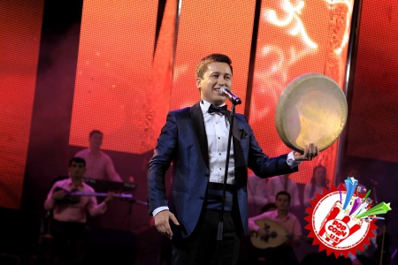 Хоразм наволари оламни тутди! Бунёдбек Саидов Сардор Раҳимхон билан дуэт куйлади!