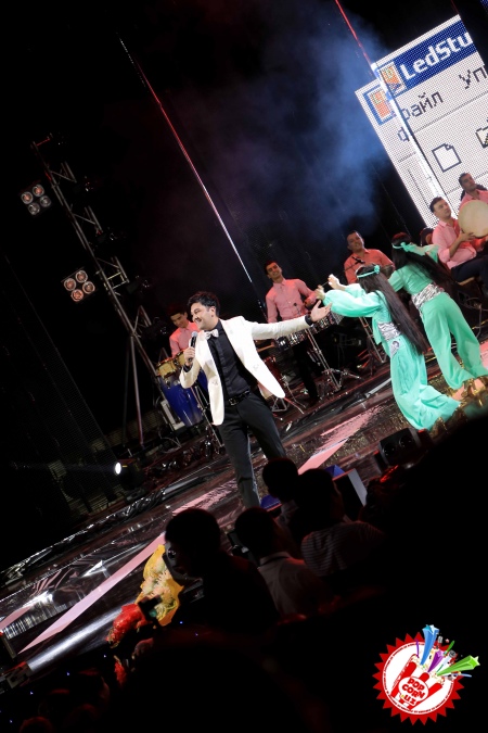 Хоразм наволари оламни тутди! Бунёдбек Саидов Сардор Раҳимхон билан дуэт куйлади!