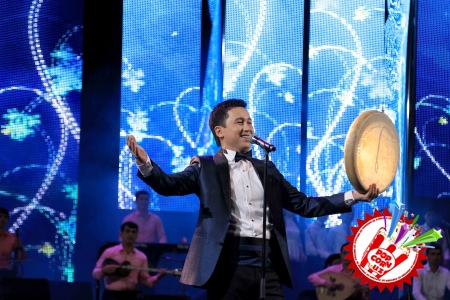 Хоразм наволари оламни тутди! Бунёдбек Саидов Сардор Раҳимхон билан дуэт куйлади!