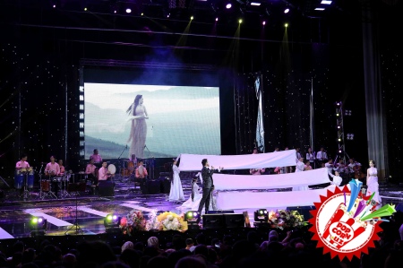 Хоразм наволари оламни тутди! Бунёдбек Саидов Сардор Раҳимхон билан дуэт куйлади!